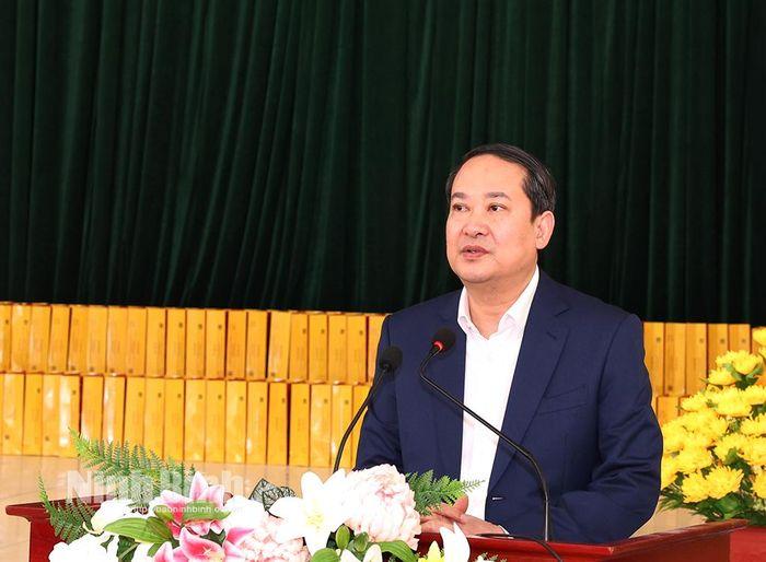 Đồng chí Mai Văn Tuất, Phó Bí thư Thường trực Tỉnh ủy, Chủ tịch HĐND tỉnh phát biểu tại chương trình. Ảnh: Minh Quang